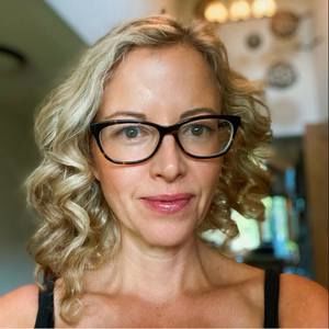 Meet your Posher, Jennifer